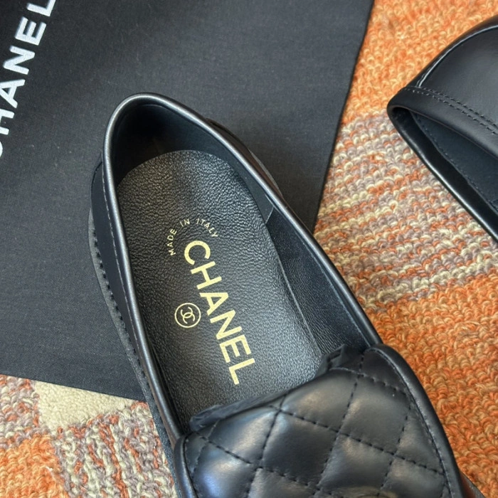 CH@NEL SNEAKERS