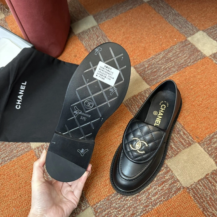 CH@NEL SNEAKERS