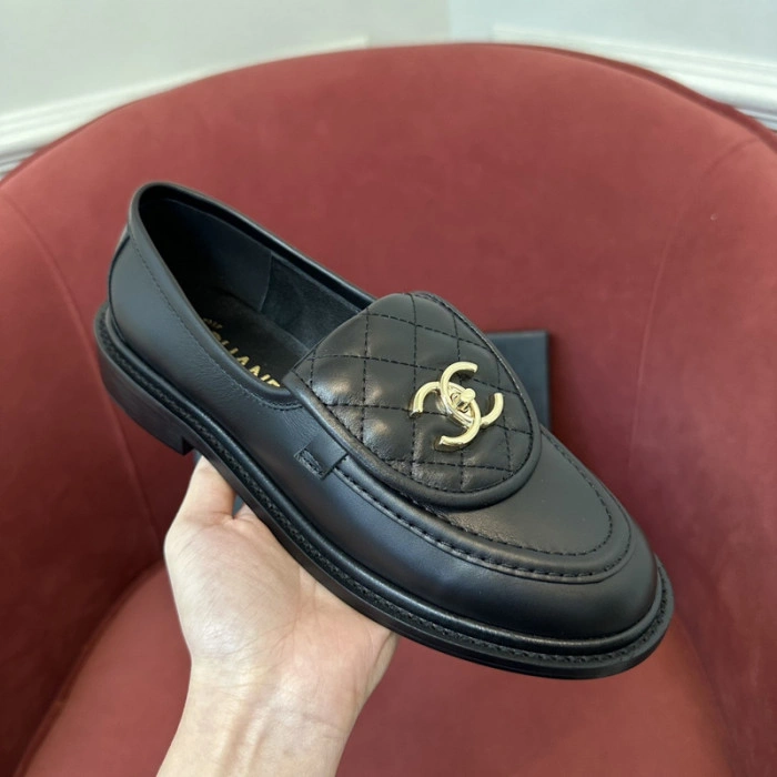 CH@NEL SNEAKERS