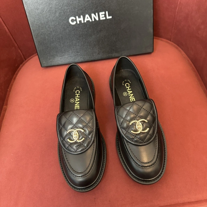 CH@NEL SNEAKERS