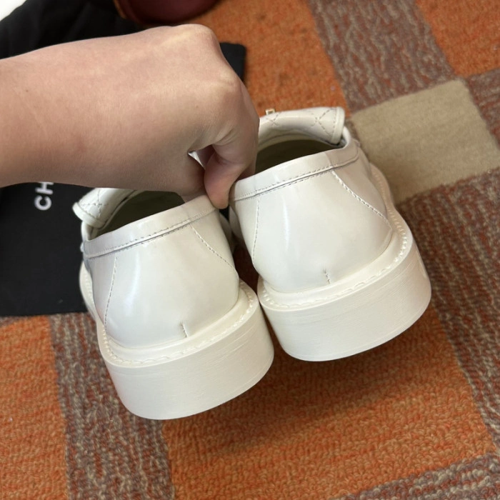 CH@NEL SNEAKERS