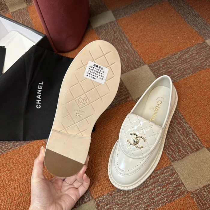 CH@NEL SNEAKERS