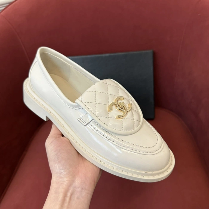 CH@NEL SNEAKERS