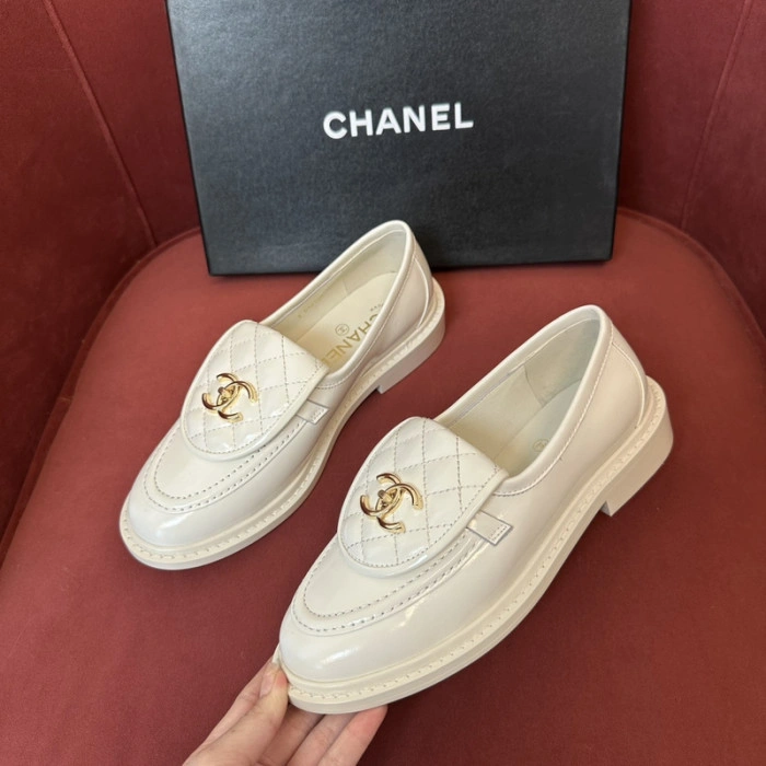 CH@NEL SNEAKERS
