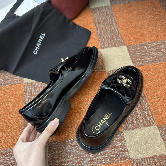 CH@NEL SNEAKERS