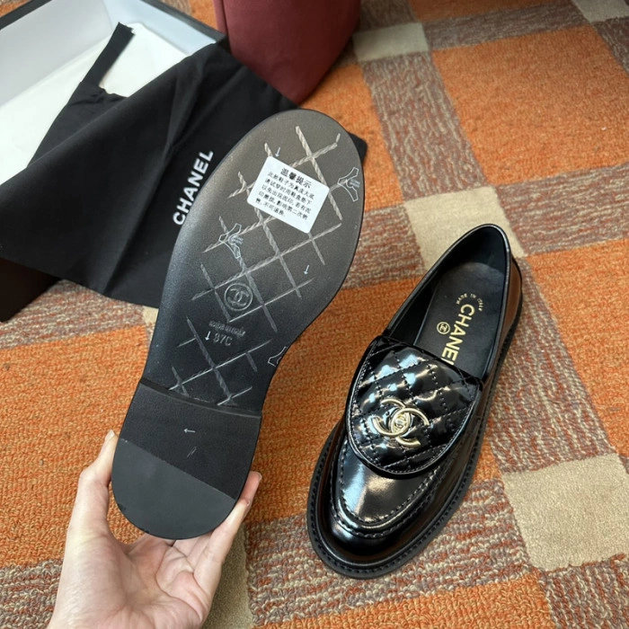 CH@NEL SNEAKERS