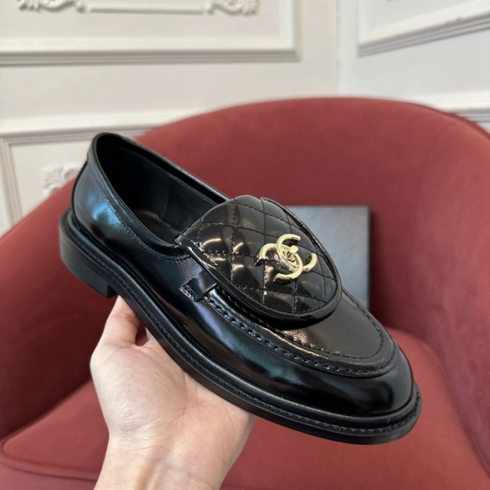 CH@NEL SNEAKERS