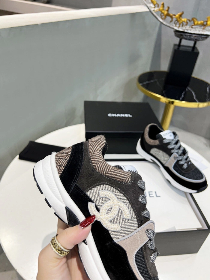CH@NEL SNEAKERS