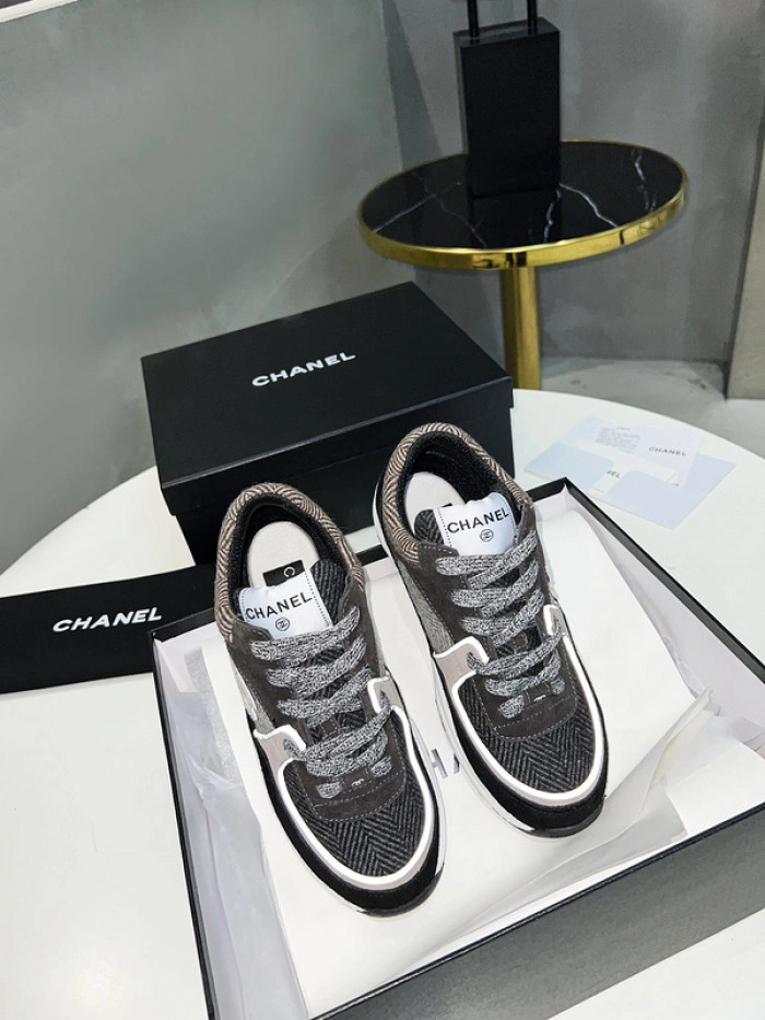 CH@NEL SNEAKERS