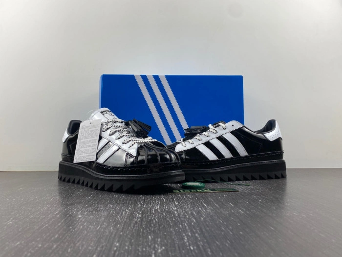 CLOT x adidas Sneaker