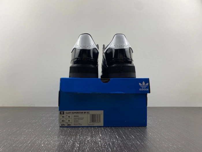 CLOT x adidas Sneaker