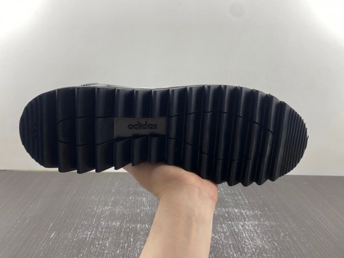 CLOT x adidas Sneaker
