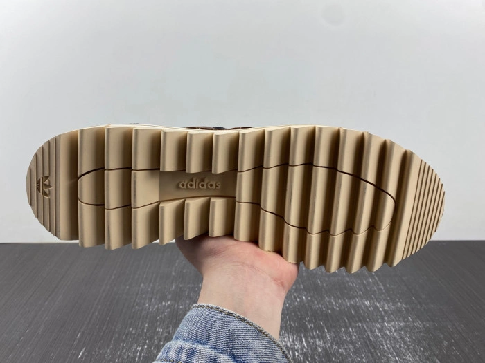 CLOT x adidas Sneaker