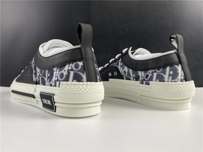 DIOR B23 Oblique Sneaker