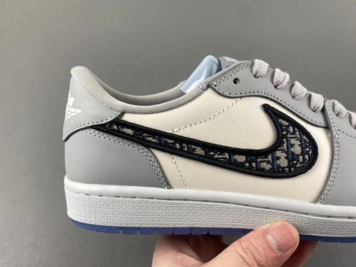 Dior x Air Jordan 1 Low   CV0343-100