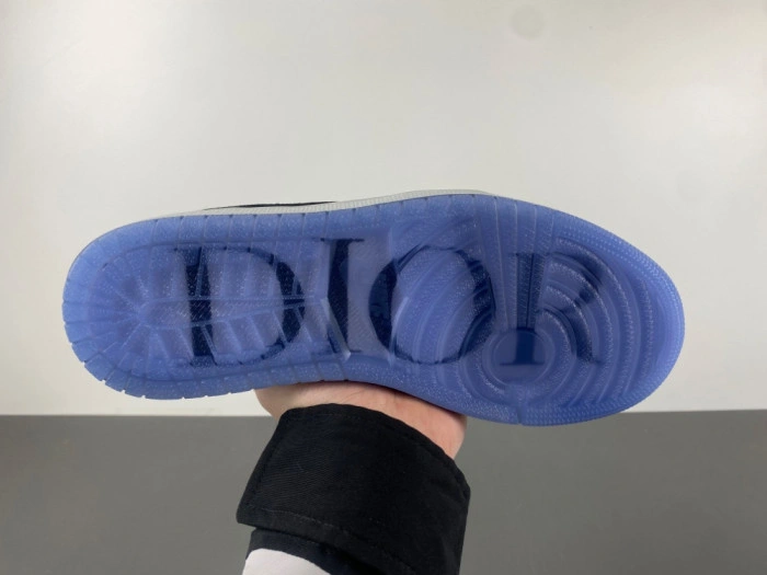 Dior x Air Jordan 1 Low   CV0343-100