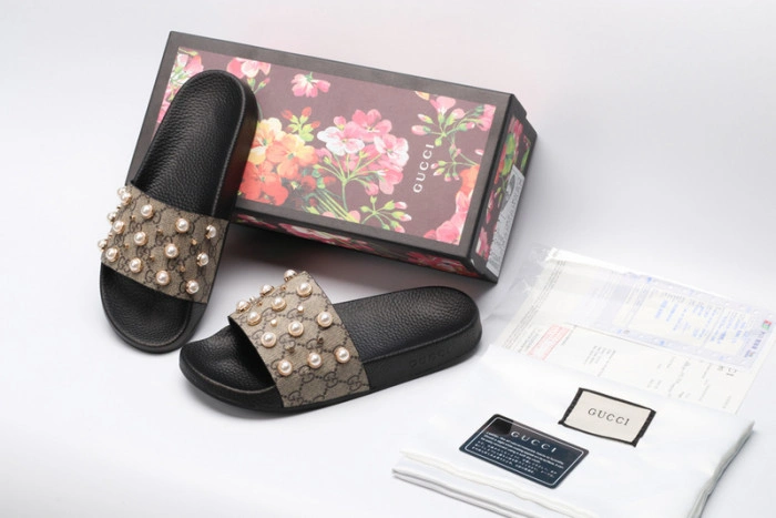 GUCC SANDALS