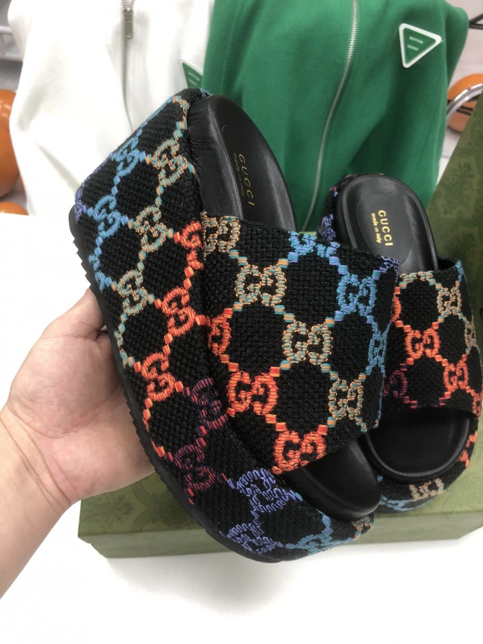 GUCC SANDALS