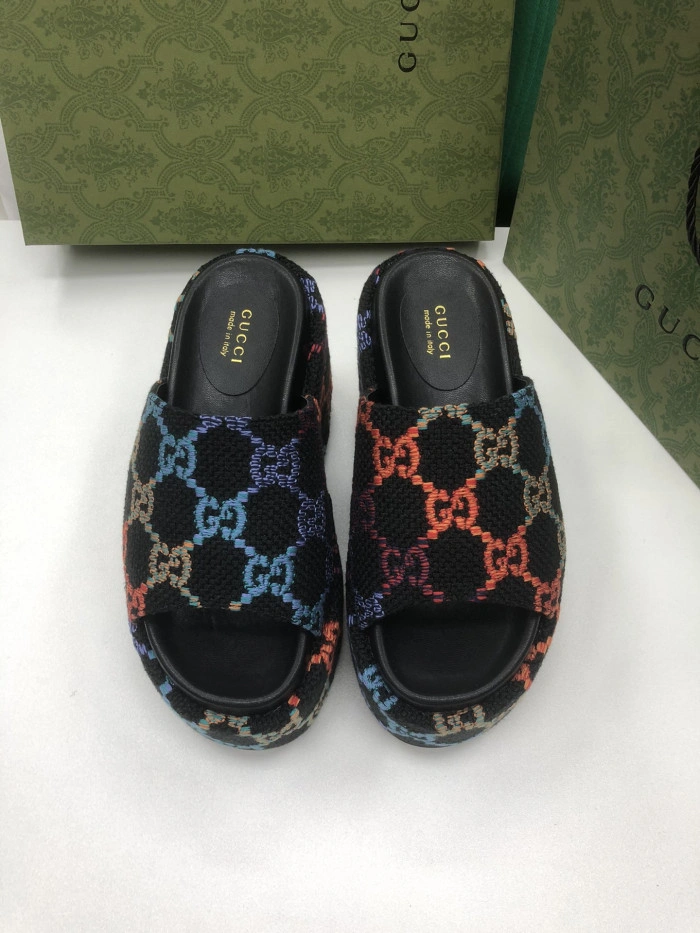 GUCC SANDALS