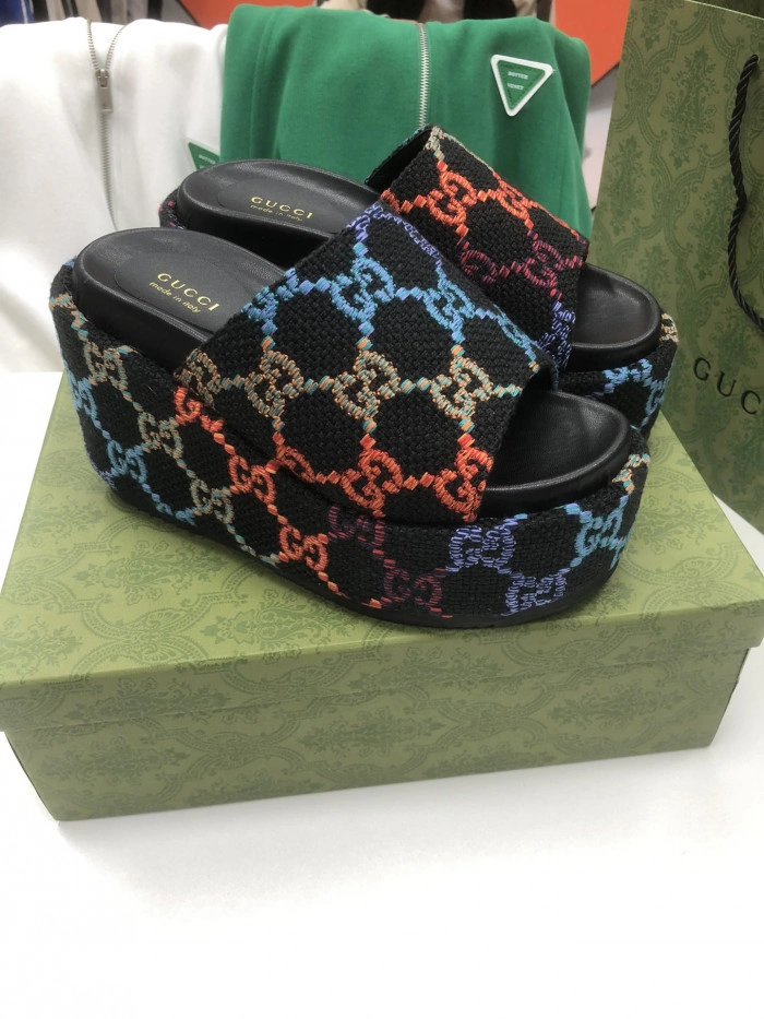 GUCC SANDALS