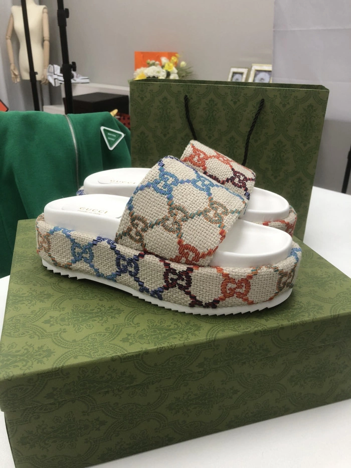 GUCC SANDALS