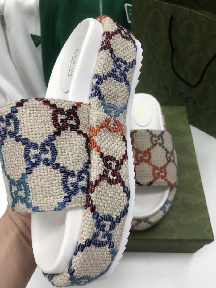 GUCC SANDALS