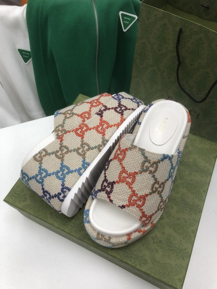 GUCC SANDALS