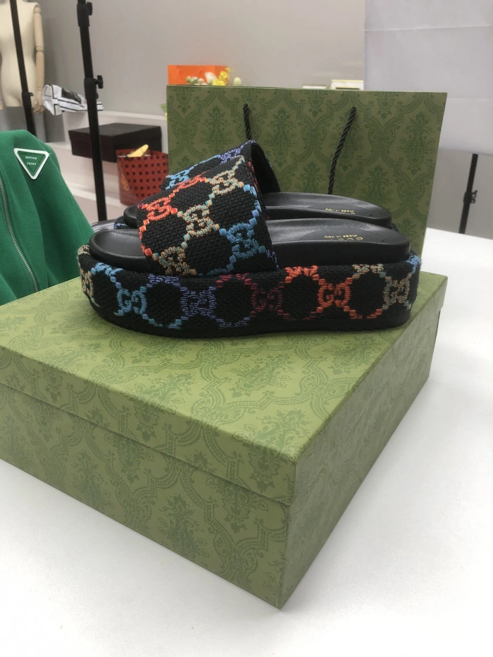 GUCC SANDALS