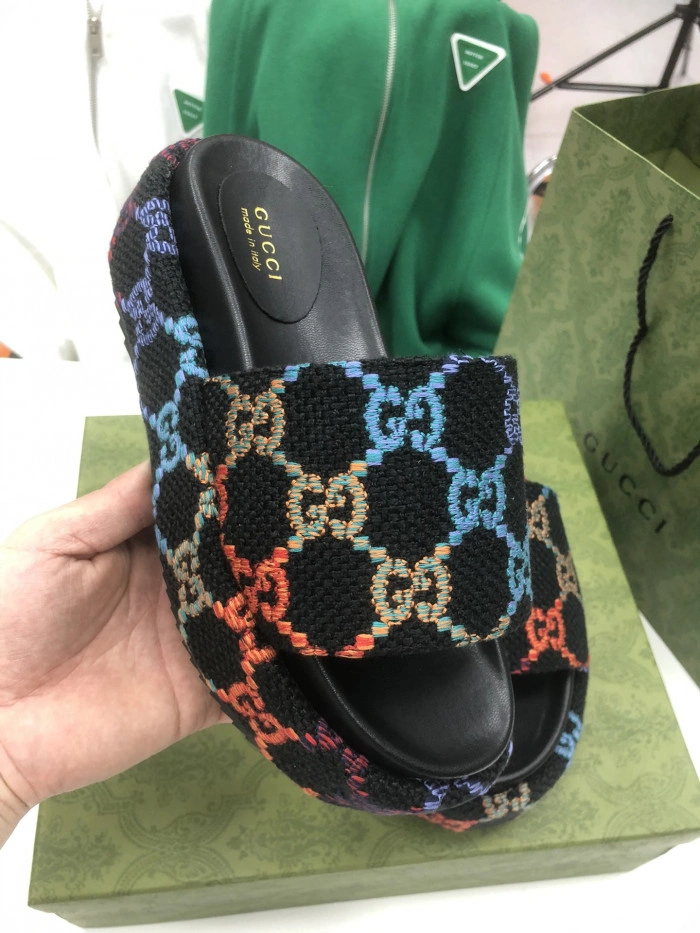 GUCC SANDALS