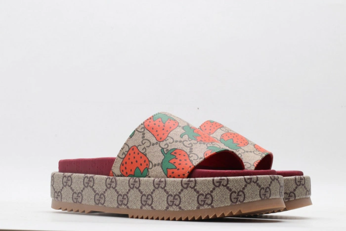 GUCC SANDALS