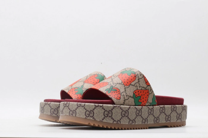 GUCC SANDALS
