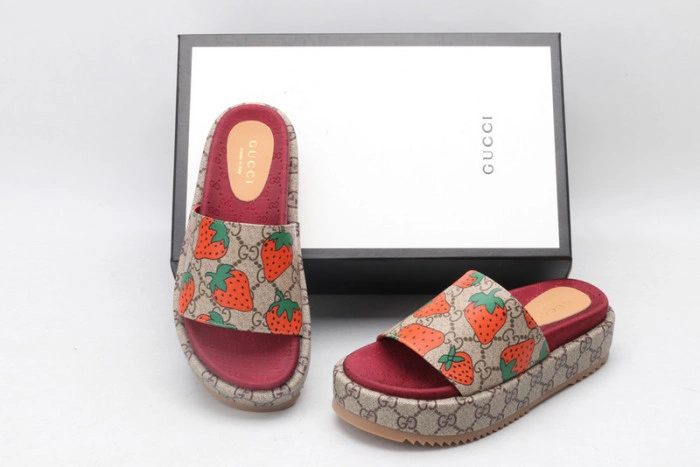 GUCC SANDALS