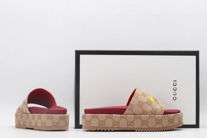 GUCC SANDALS