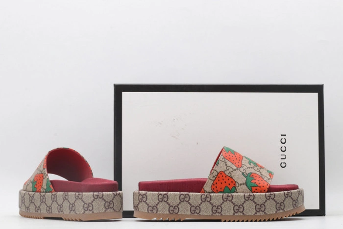 GUCC SANDALS