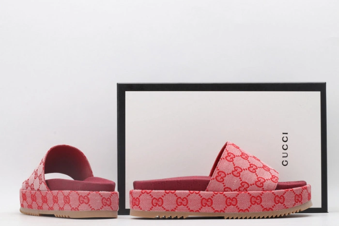 GUCC SANDALS