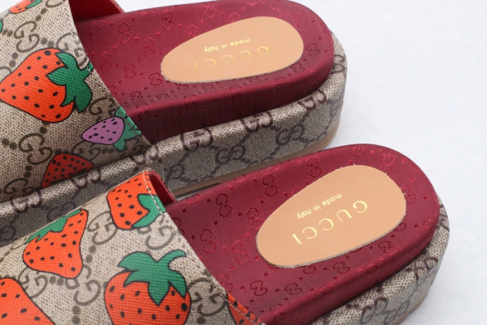 GUCC SANDALS