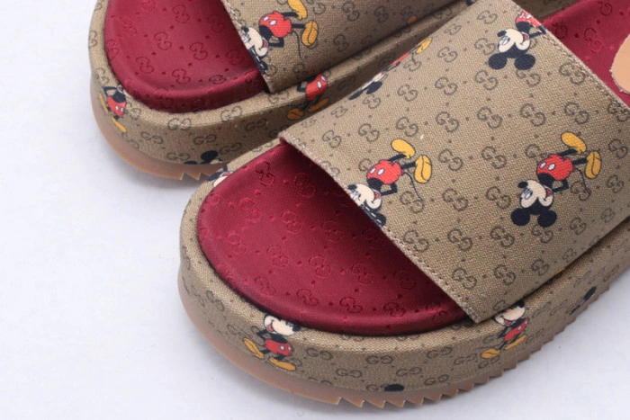 GUCC SANDALS