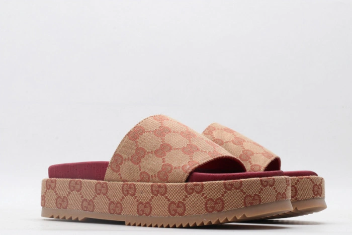 GUCC SANDALS