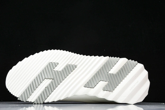 HER*MES Sneaker
