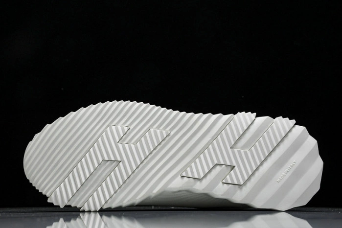 HER*MES Sneaker