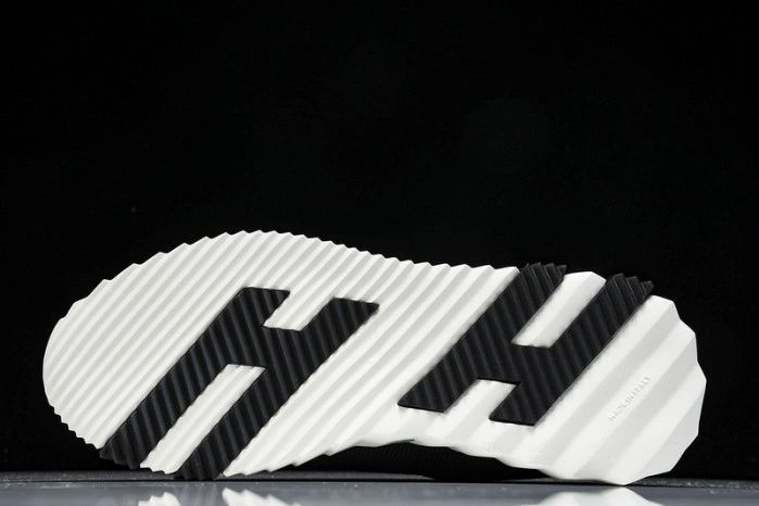 HER*MES Sneaker