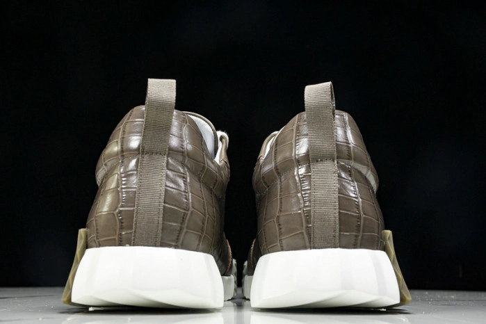 HER*MES Sneaker