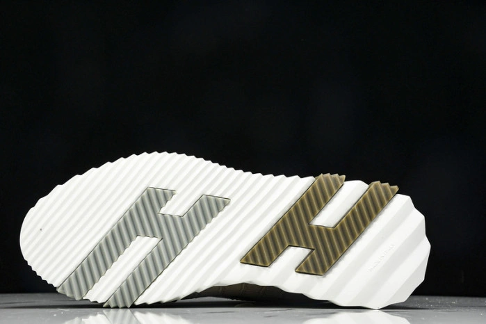 HER*MES Sneaker