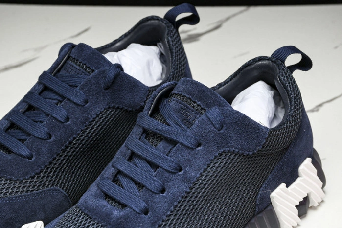 HER*MES Sneaker