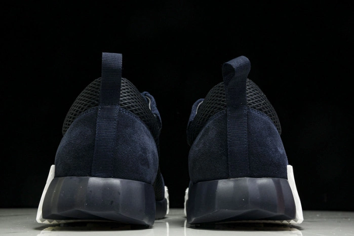 HER*MES Sneaker
