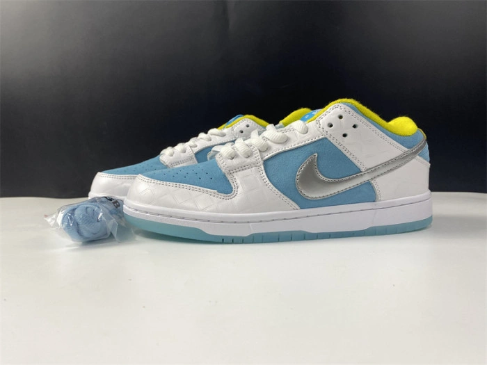 How the FTC x Nike SB Dunk Low DH7687-400