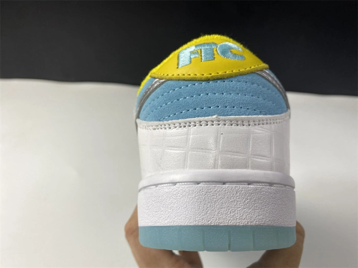 How the FTC x Nike SB Dunk Low DH7687-400