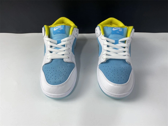 How the FTC x Nike SB Dunk Low DH7687-400