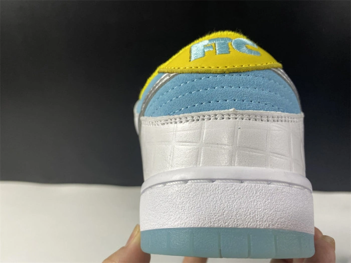 How the FTC x Nike SB Dunk Low DH7687-400