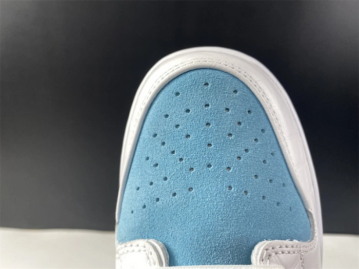 How the FTC x Nike SB Dunk Low DH7687-400